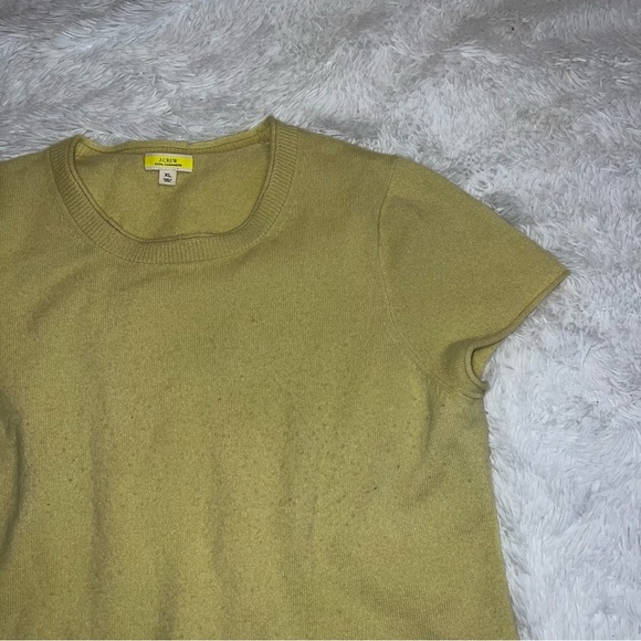J. Crew 100% Cashmere size XL Extra Large Short Sleeve Top Yellow Green - Picture 1 of 5